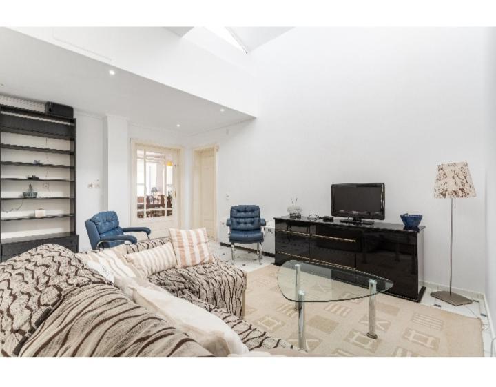 Artemis Villa Near Athens Airport Markópoulon Екстериор снимка